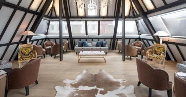 The Hennessy Lounge