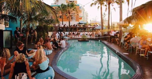 Komune Pool CLub