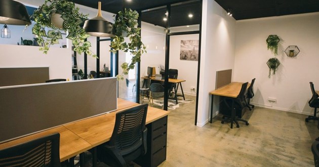 Hot Desk in Broadbeach Waters