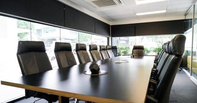 Light-filled 12 Person Boardroom