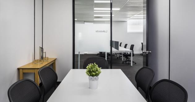 Lakeside | 6 Person Meeting Room