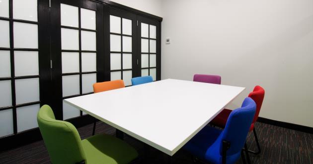 6 Person Meeting Room in Penrith (Box)