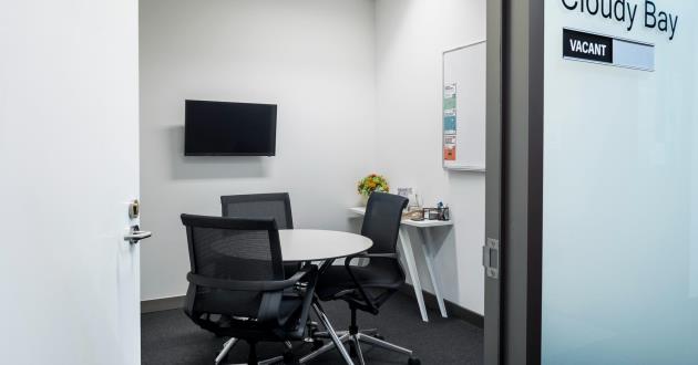 Cloudy Bay | 3 Person Meeting Room