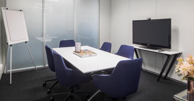 Hunter | 6 Person Meeting Room