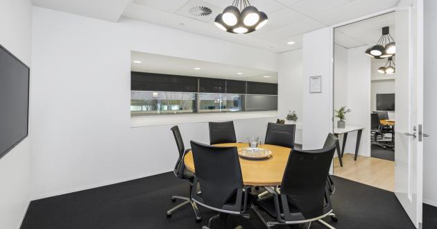 Hardware | 6 Person Meeting Room