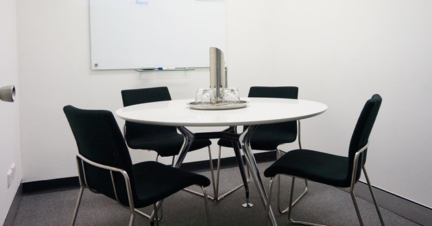 4 person meeting room perfectly situated on the city fringe