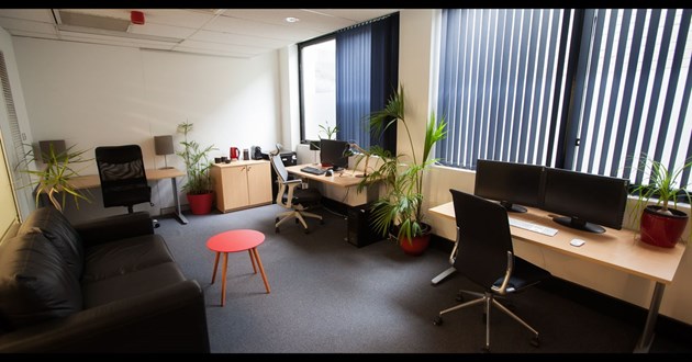 Large Desk Space at Crows Nest