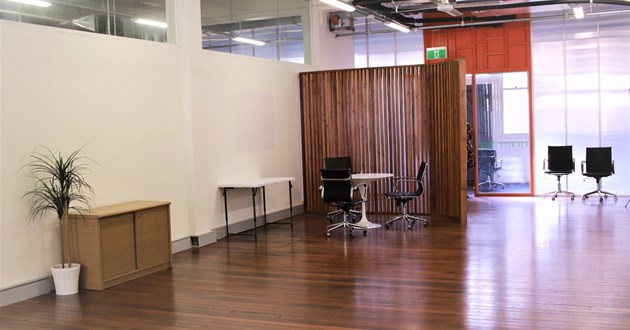 Light-filled Meeting space for 8