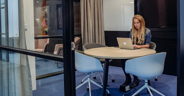 Roundtable Meeting Room with 4 seats