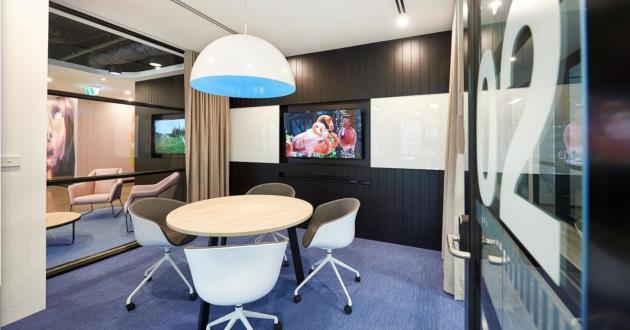 4 Pax Meeting Room