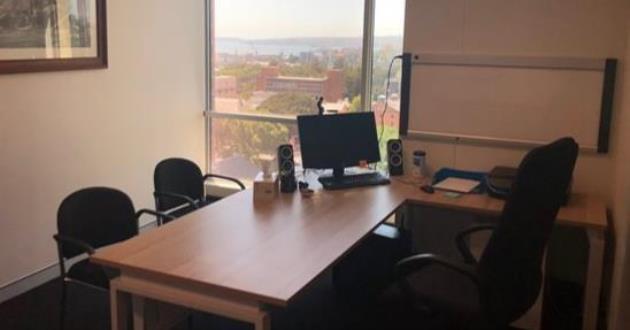 Light-filled Meeting Space for 4