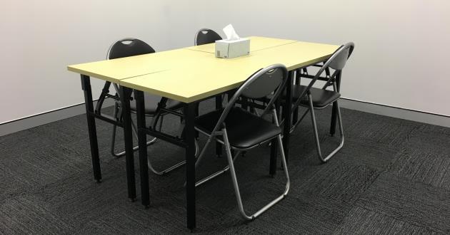 4 Person Meeting Room next to Town Hall Station