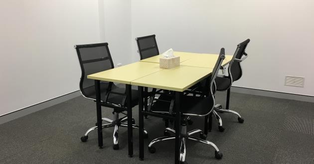 4 Person Meeting Room next to Town Hall Station