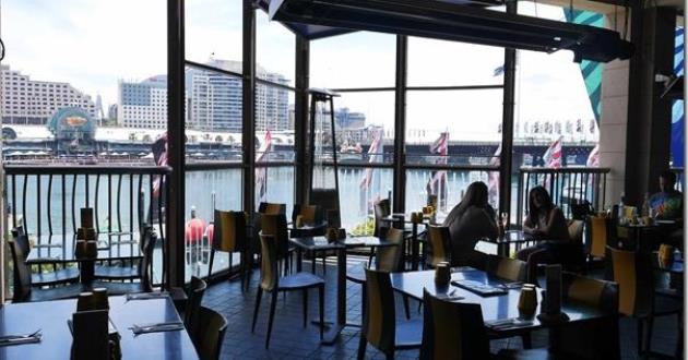 Contemporary Cafe on Cockle Bay Wharf - Balcony Area