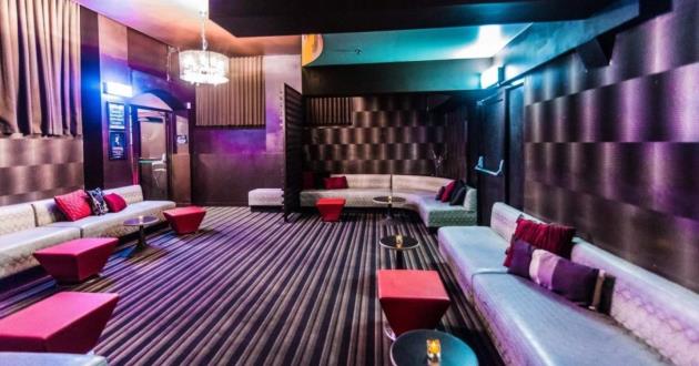 Side Lounge that is bold and altogether stylish