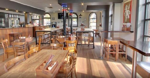 A Relaxed Yet Stylish Bar